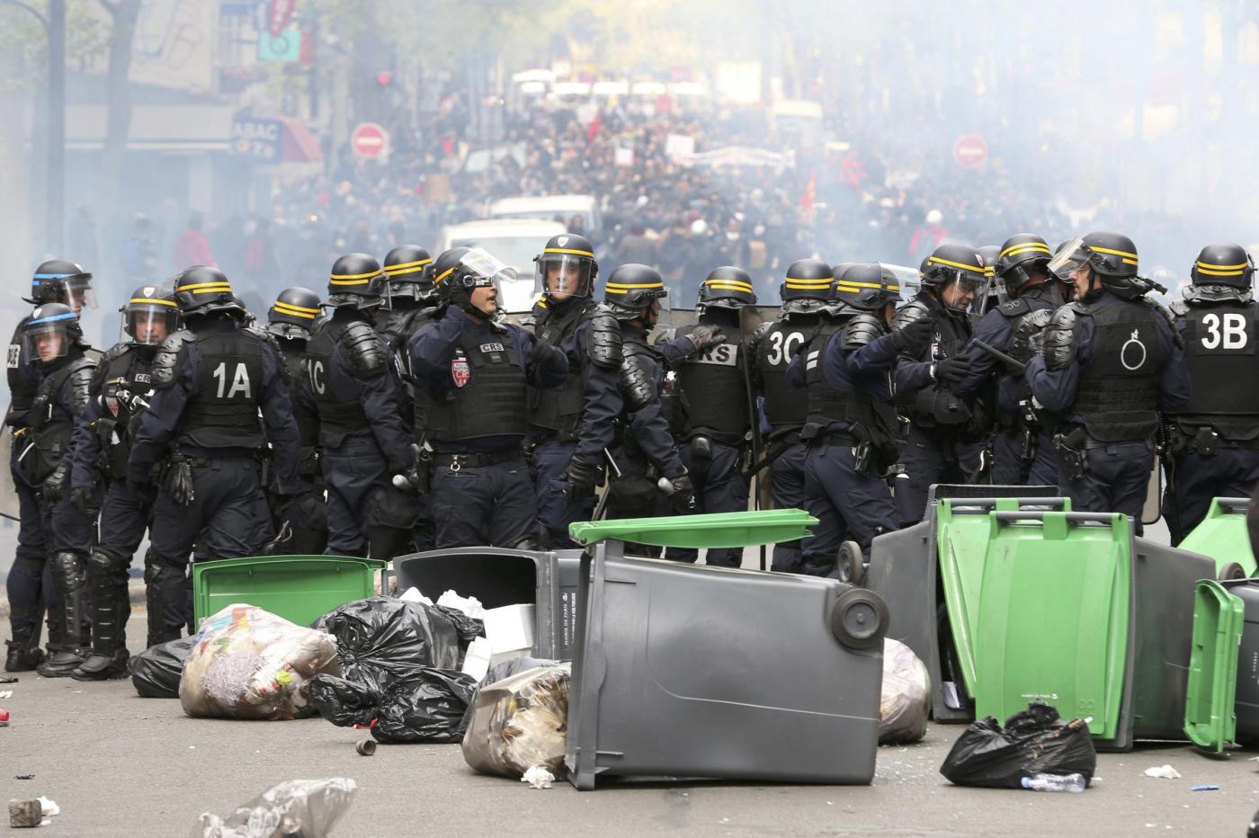 Francia, infuriano le proteste contro la legge sul lavoro