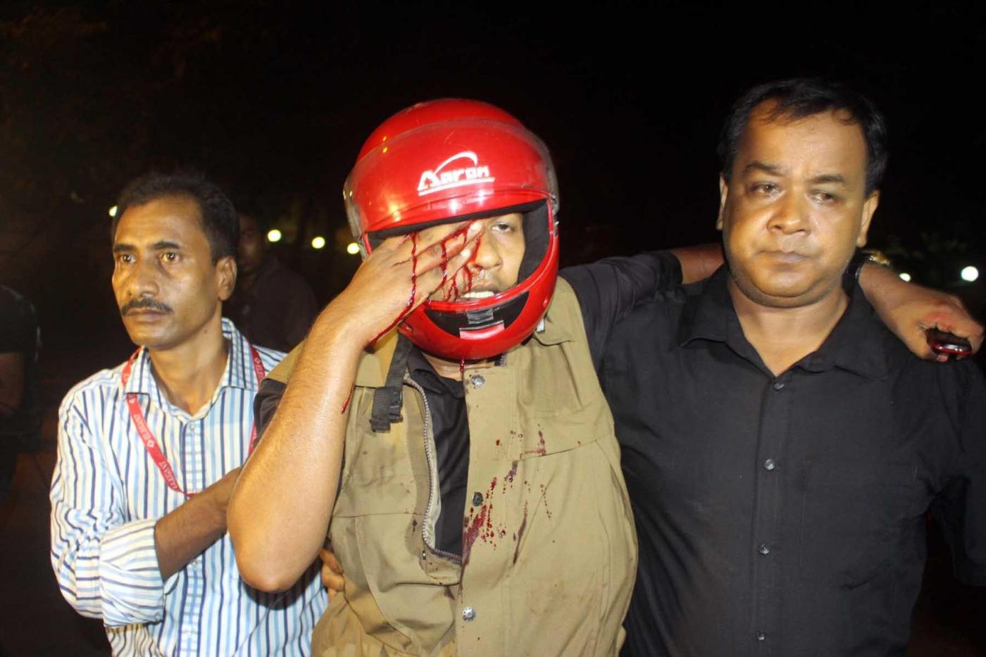 Bangladesh, attacco terroristico in un bar a Dacca