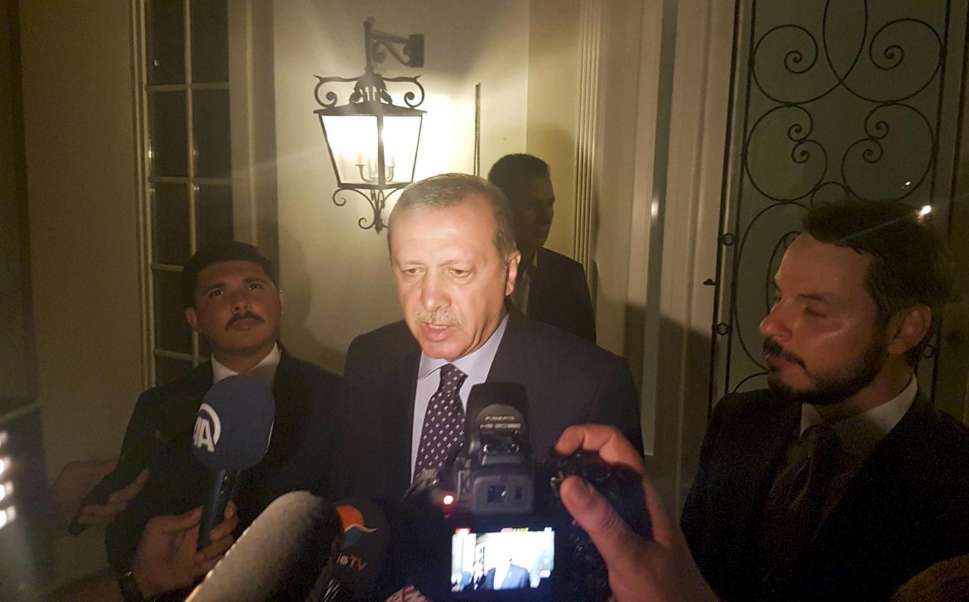 Golpe Turchia, Erdogan parla ai media nella località turistica di Marmaris