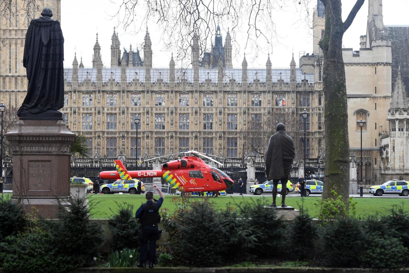 Londra, sparatoria davanti al Parlamento