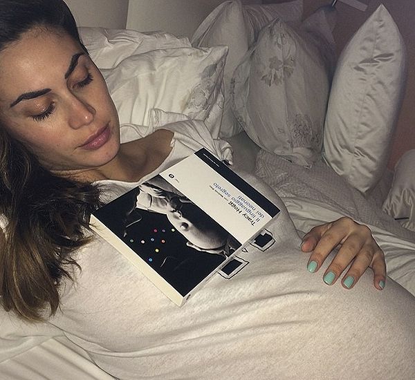 Melissa Satta incinta studia per diventare mamma