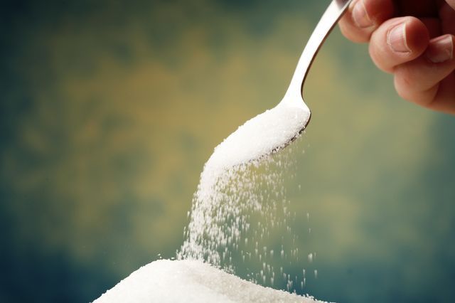Zuccheri aggiunti: quanti ne possiamo mangiare secondo l’OMS