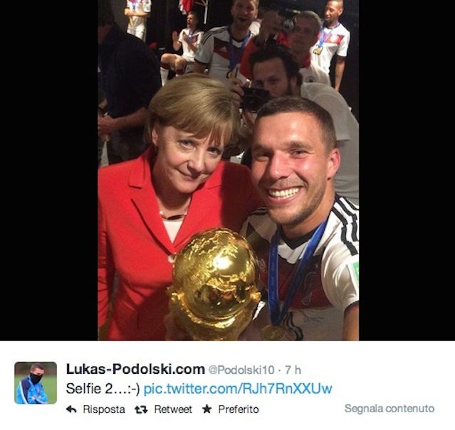 Mondiali Brasile 2014: Angela Merkel festeggia la vittoria della Germania