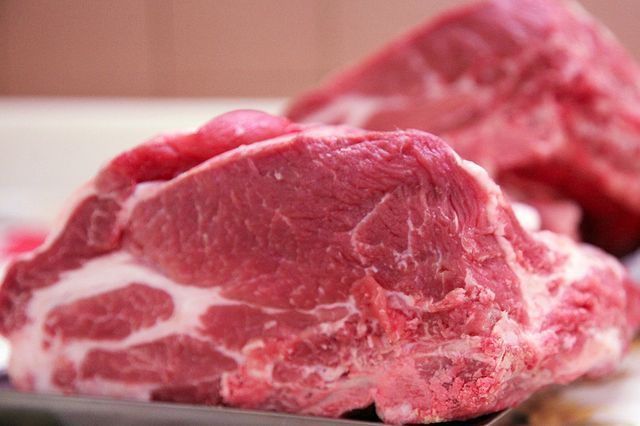 Carni bovine infette e contraffatte: sequestri in corso in tutta Italia