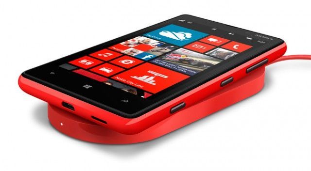 Nokia Lumia si ricarica wifi con i pantaloni hitech