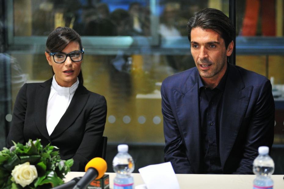 Ilaria D’Amico e Gigi Buffon insieme in Grecia: vacanze romantiche per la coppia
