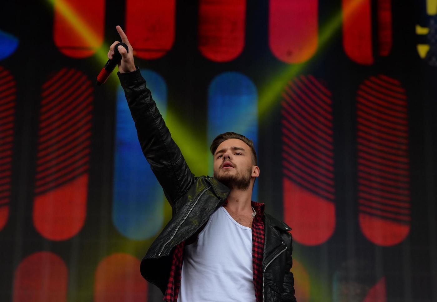 Liam Payne degli One Direction: incidente sul palco in Portogallo