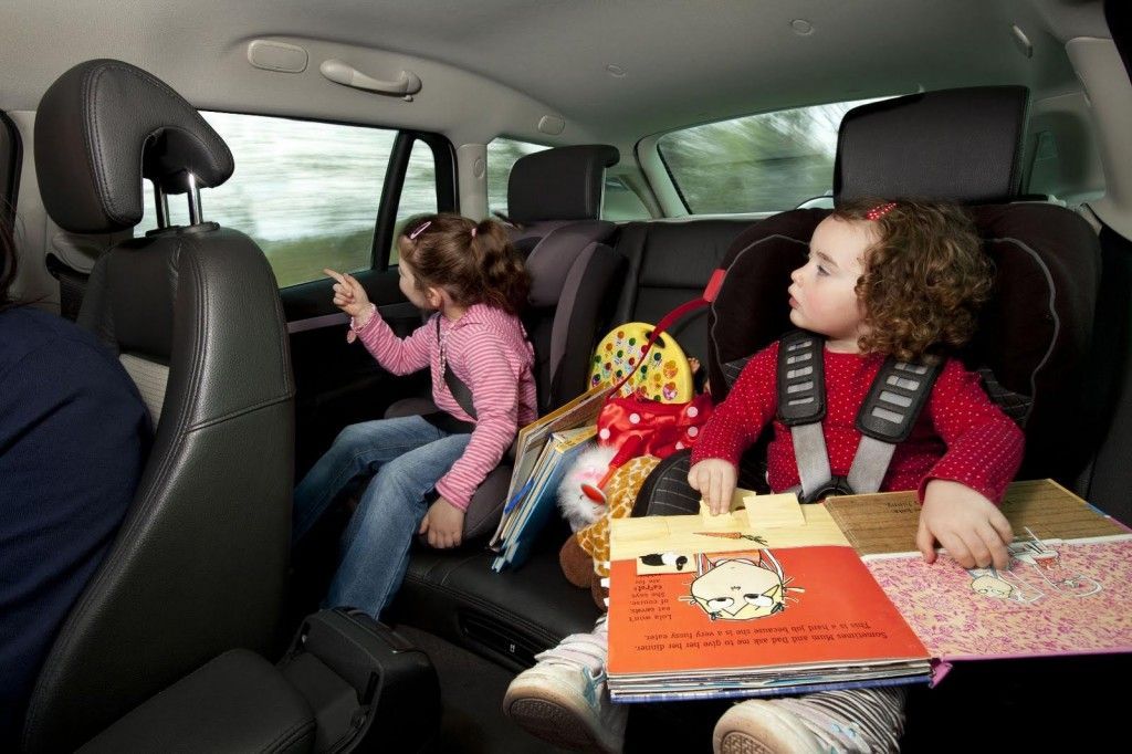 Viaggi in auto con i bambini: consigli pratici
