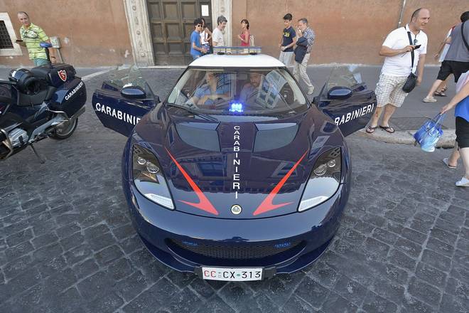 Auto dei Carabinieri: a Roma si pattuglia con la Lotus Evora