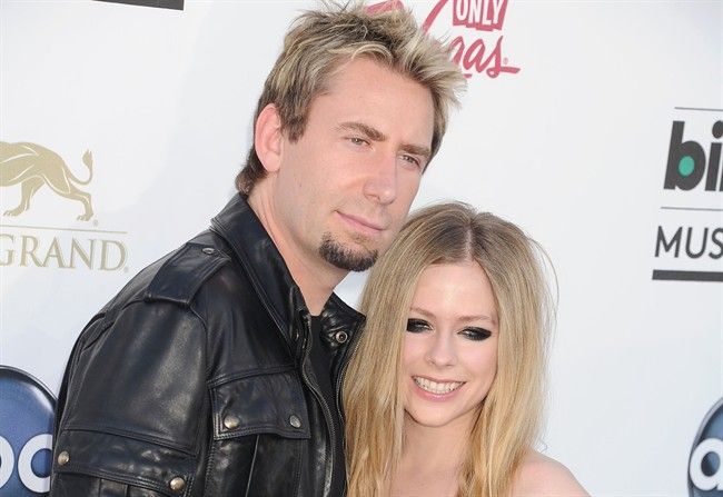Avril Lavigne, annuncio choc su Twitter: ‘Sono malata’. La cantante chiede aiuto ai fans