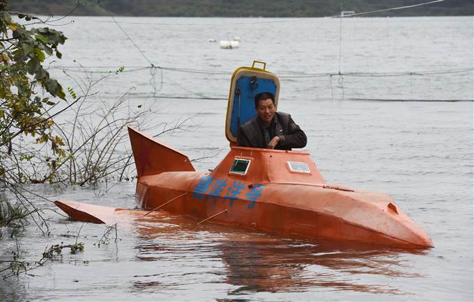 Allevatore cinese costruisce il suo sottomarino per 4mila euro