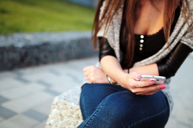 Adolescenti WhatsApp-dipendenti sono come scommettitori compulsivi