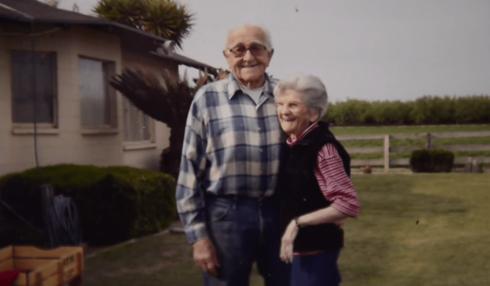 Floyd e Violet Hartwig erano sposati da 67 anni e sono morti mano nella mano