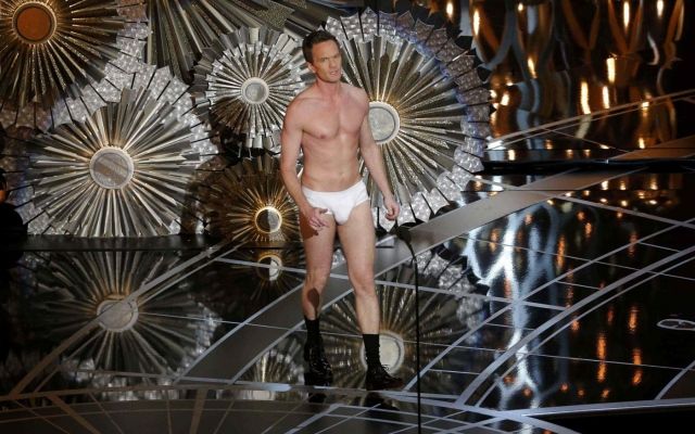 Oscar, Neil Patrick Harris in mutande sul palco per una scena di ‘Birdman’