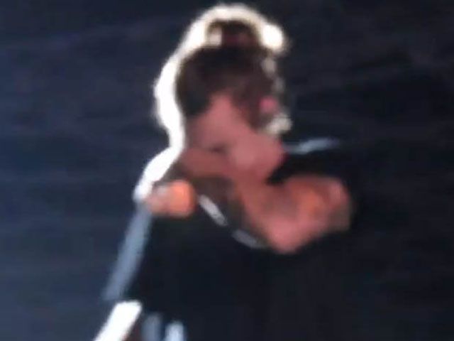 Harry Styles piange sul palco dopo l’addio di Zayn Malik ai One Direction