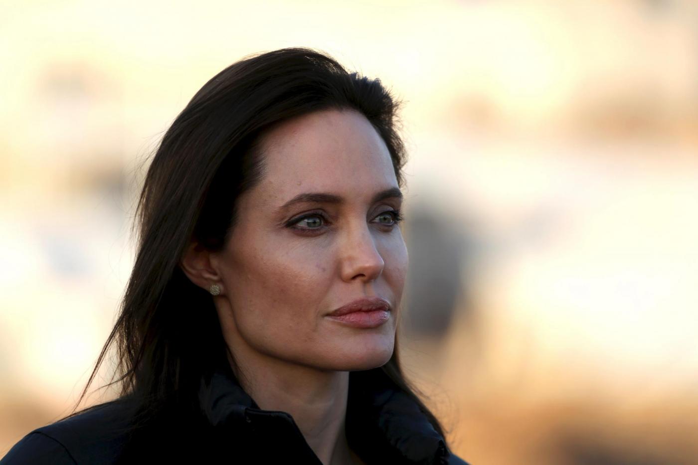 Angelina Jolie abbandona Halo Trust: compensi eccessivi per i dirigenti della fondazione