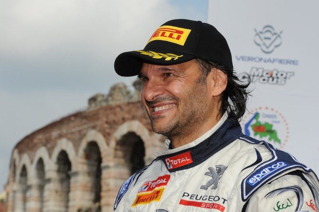 Il campione del Rally Peugeot Paolo Andreucci compie 50 anni