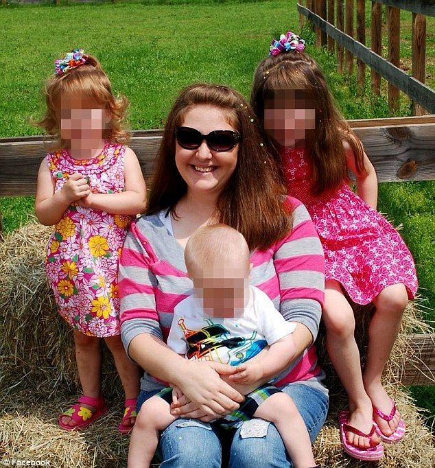 Il marito non accetta la separazione e la uccide davanti ai suoi tre bambini