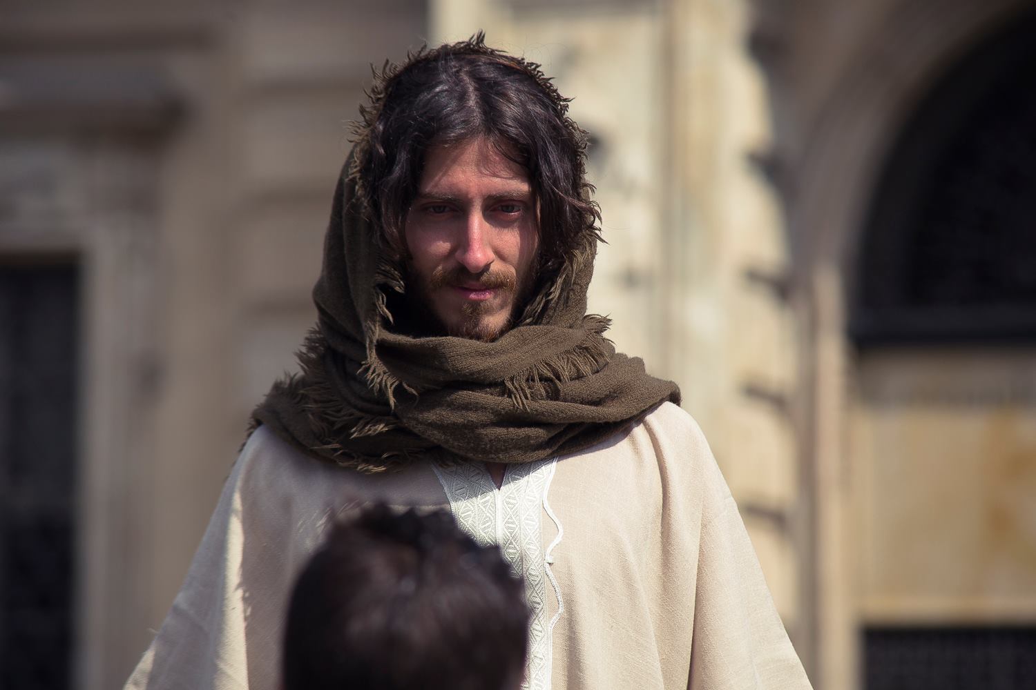 Il montatore disoccupato vestito da Gesù per le strade di Torino