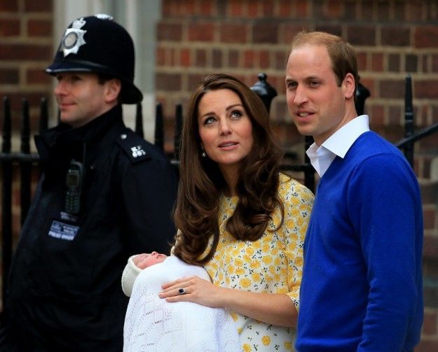 Royal Baby: la prima uscita della principessina con mamma Kate e papà William