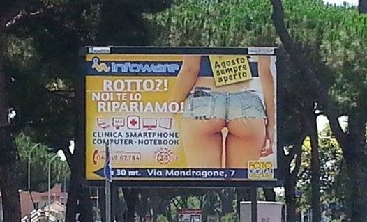 Lo slogan del manifesto pubblicitario che scandalizza Roma