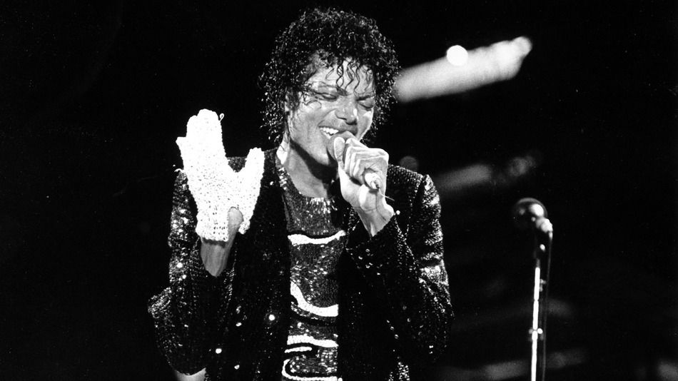 Michael Jackson, il guanto bianco all'asta per 20mila dollari