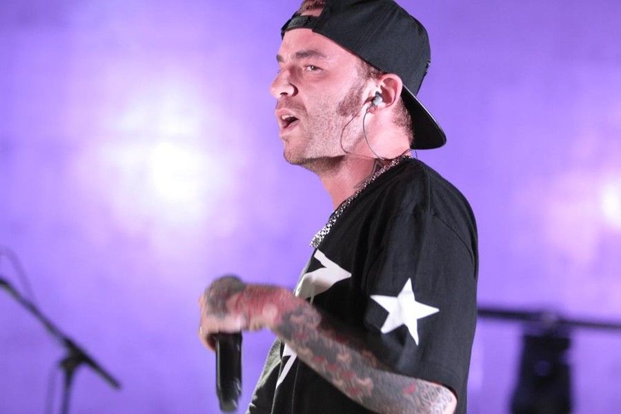 Frasi Piu Belle Di Salmo Le Migliori Rime Del Rapper Sardo Nanopress