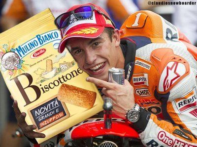 Il biscotto tra Marquez e Lorenzo costa il mondiale a Rossi, gli sfottò sul web