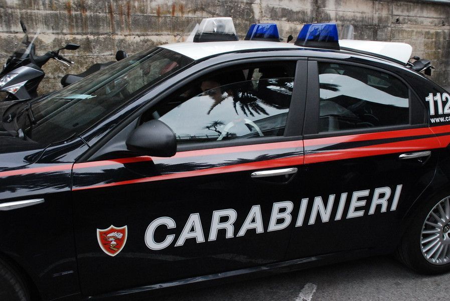 Rapinatori mandano selfie ai Carabinieri