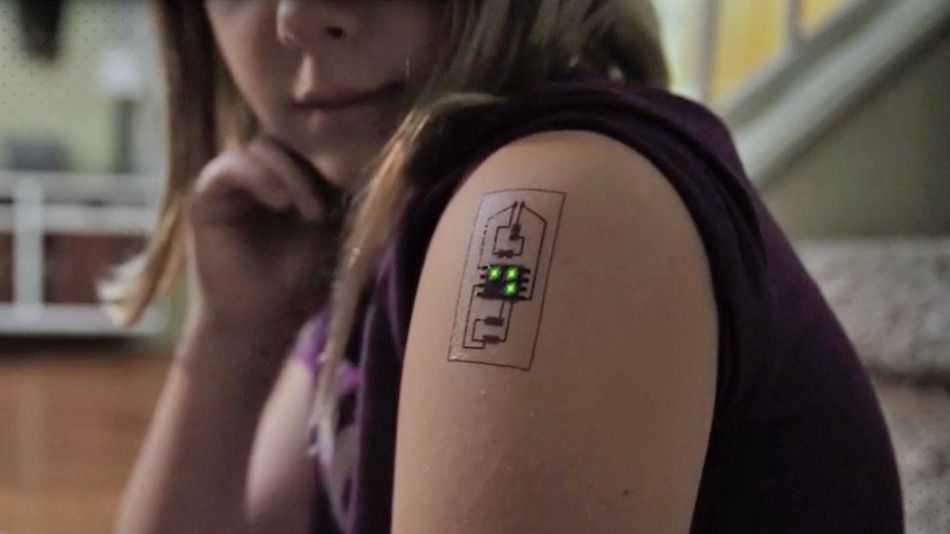 Tattoo braccio: quello tecnologico monitora il corpo