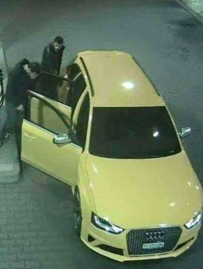 L'Audi gialla ripresa dalle telecamere