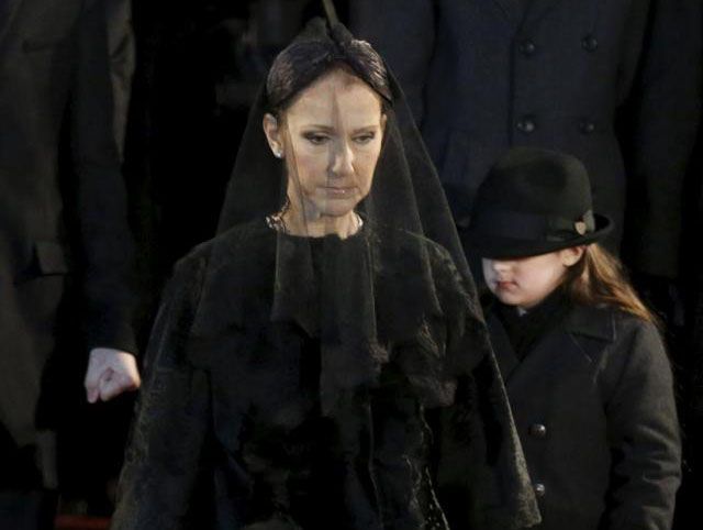 Celine Dion ai funerali del marito