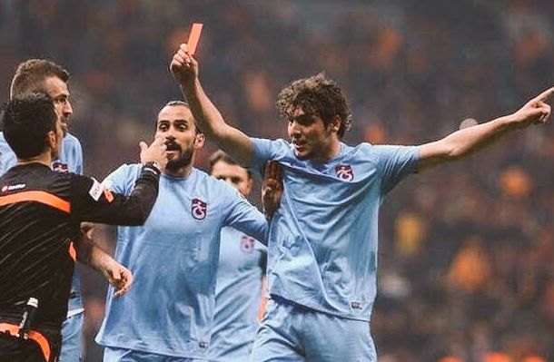 Giocatore espelle l'arbitro