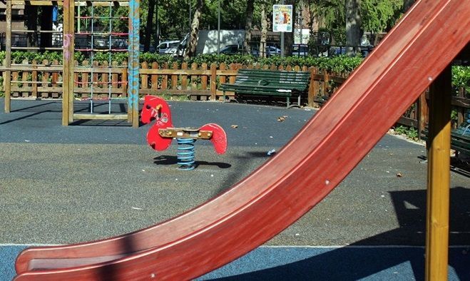 Bimbo picchiato al campo estivo della chiesa