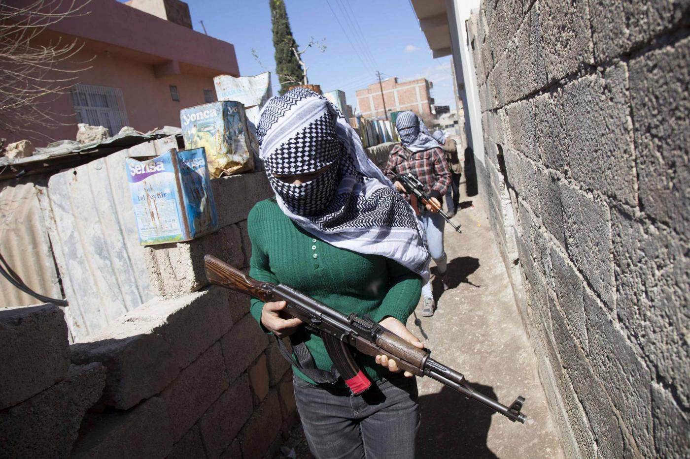 Guerra urbana a Nusaybin sotto coprifuoco nella Turchia orientale