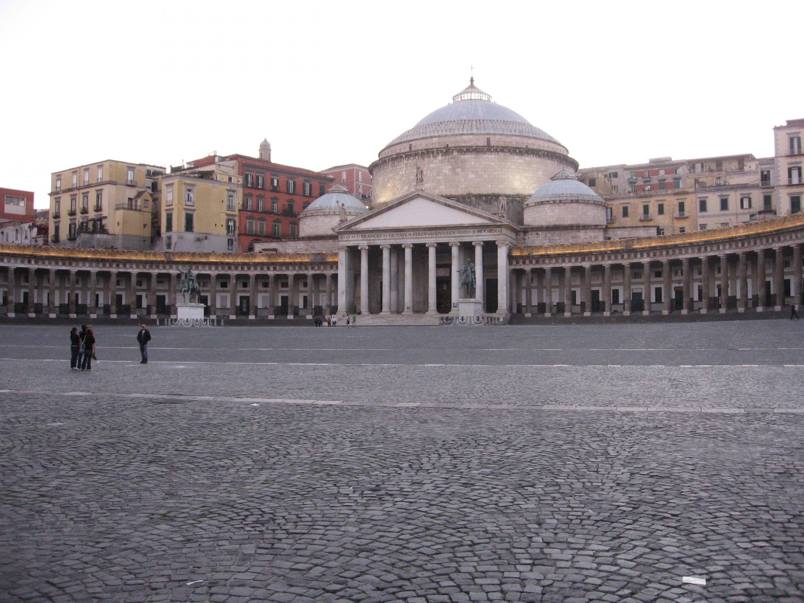 Piazza Plebiscito Napoli visite gratuite