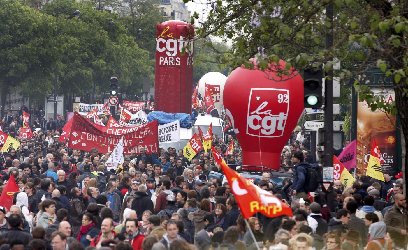Francia, ancora proteste per il jobs act: code per fare benzina