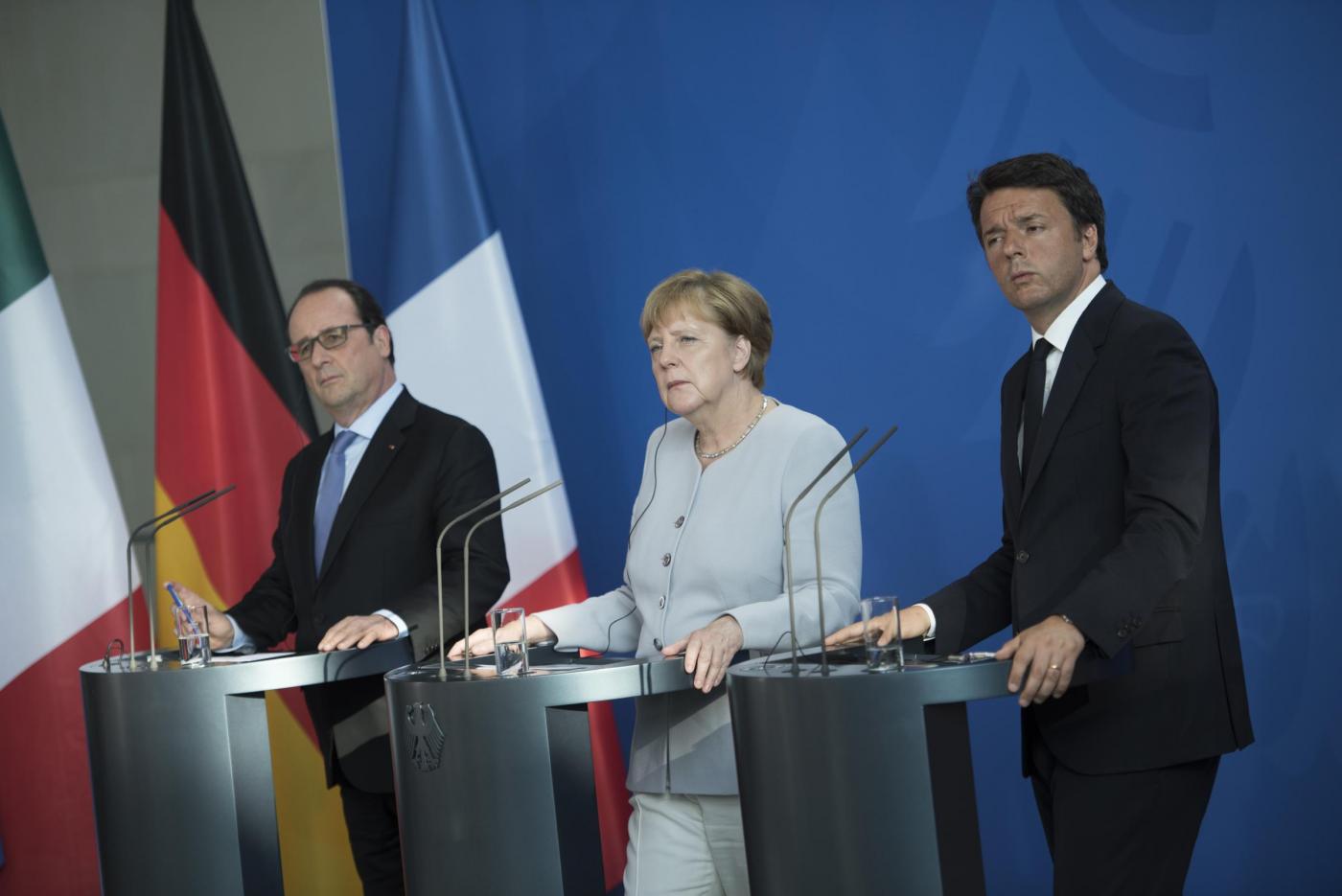 Brexit, Renzi con Merkel e Hollande: ‘Gran Bretagna agisca in fretta’