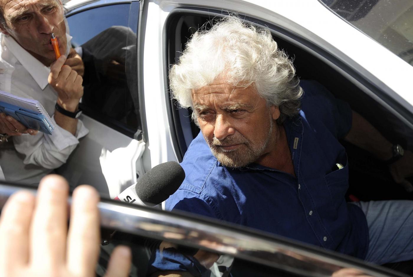 Beppe Grillo lascia l'Hotel Forum di Roma