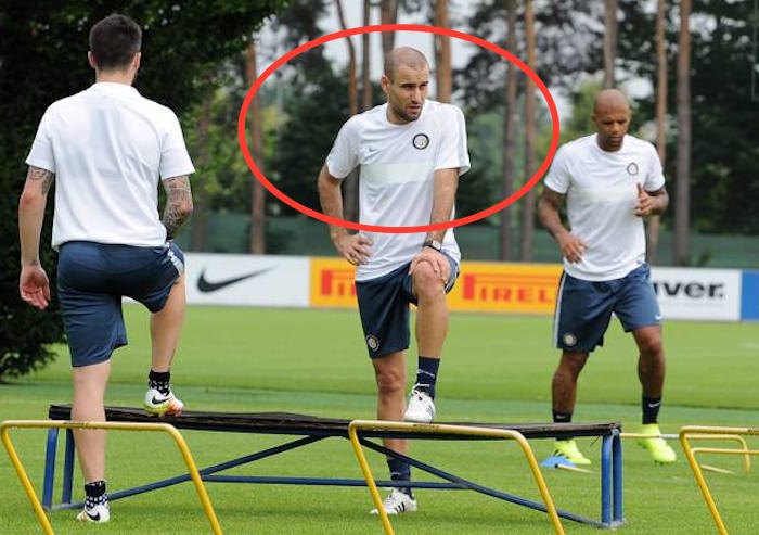 Logo Pirelli coperto in allenamento