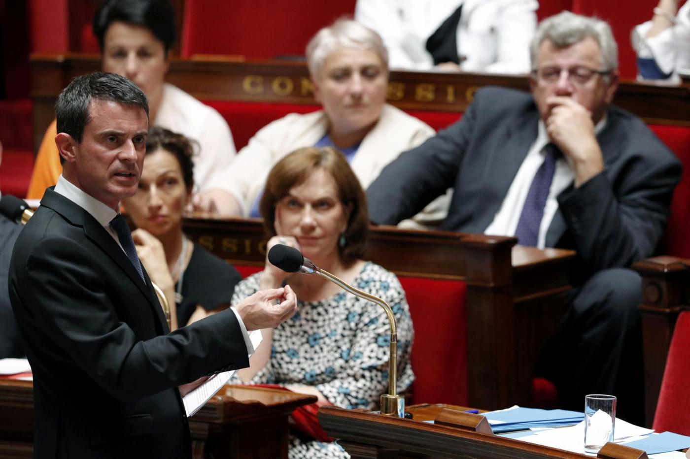 Parigi, il premier Valls si rivolge all'Assemblèe Nationale