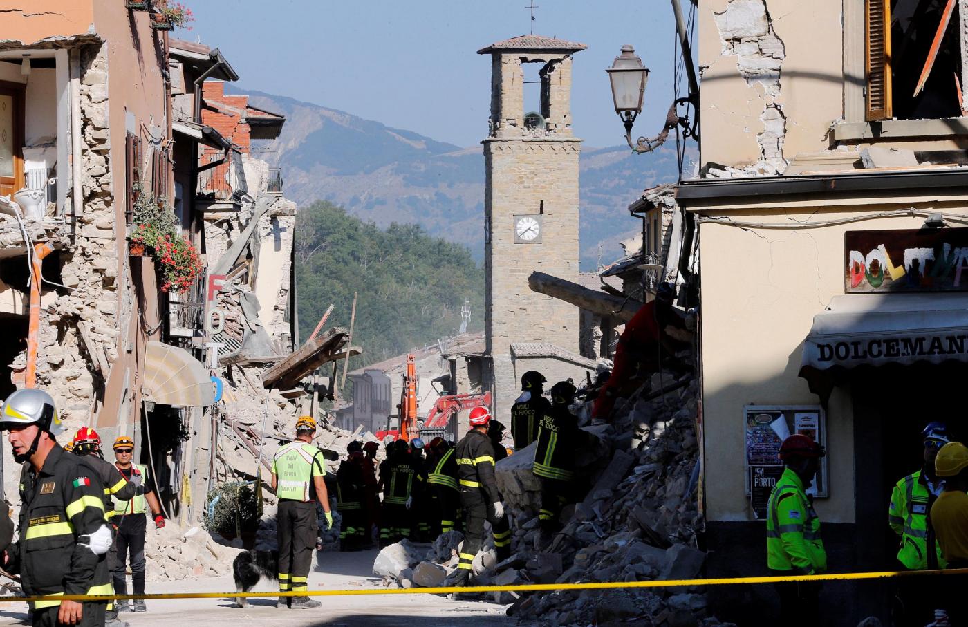 Terremoto Italia, Presidente Mattarella arriva ad Amatrice
