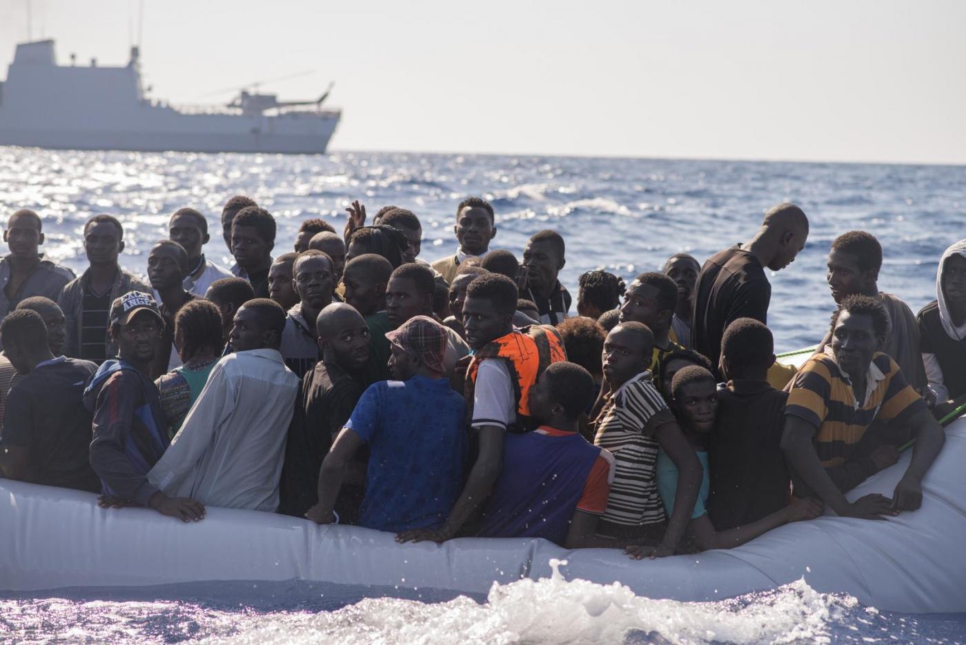 Operazione Mare Sicuro, soccorso migranti al largo delle coste libiche