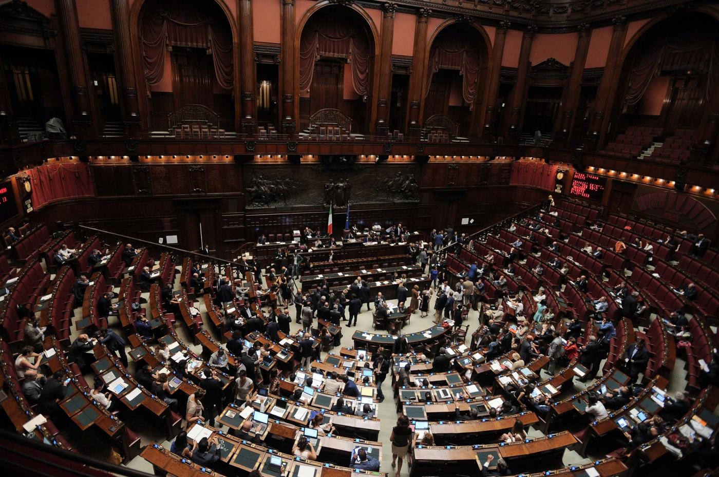 Elezioni anticipate o vitalizio? Quei parlamentari tormentati dopo le dimissioni di Renzi