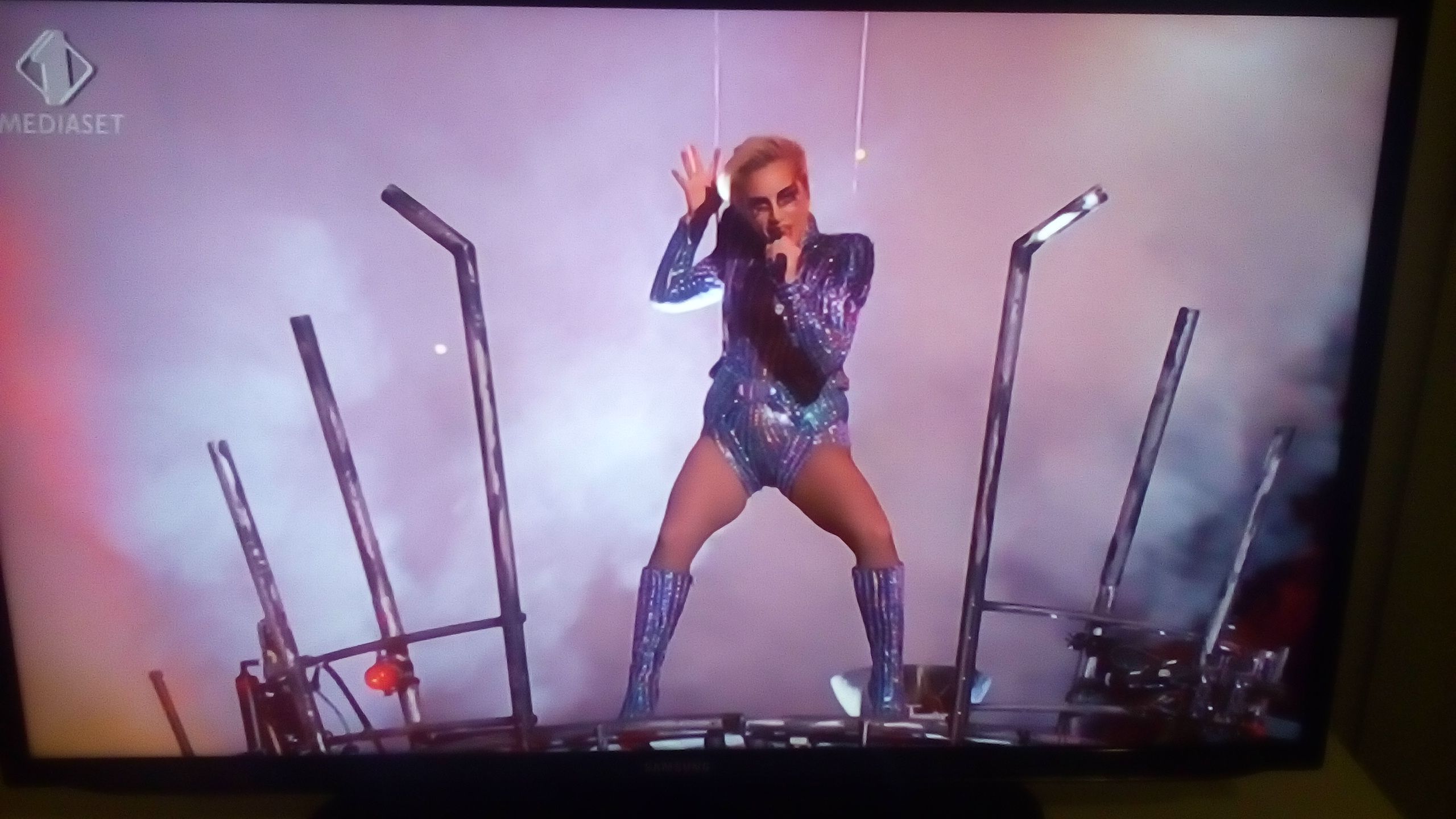 Lady Gaga al Super Bowl 2017: l’incredibile esibizione nello spettacolo dell’intervallo