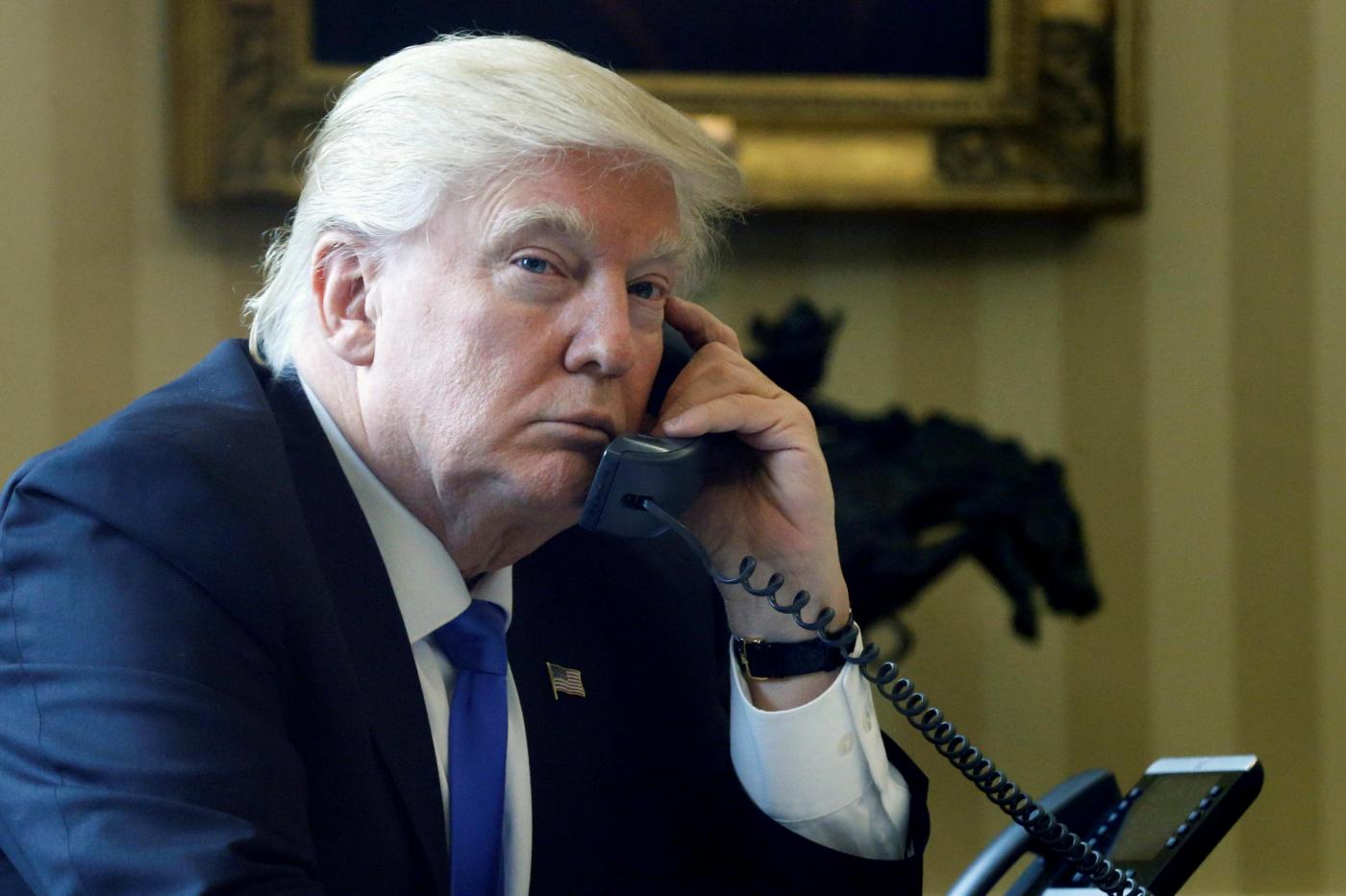 Washington, le telefonate di Trump a Merkel e Putin dalla sala ovale