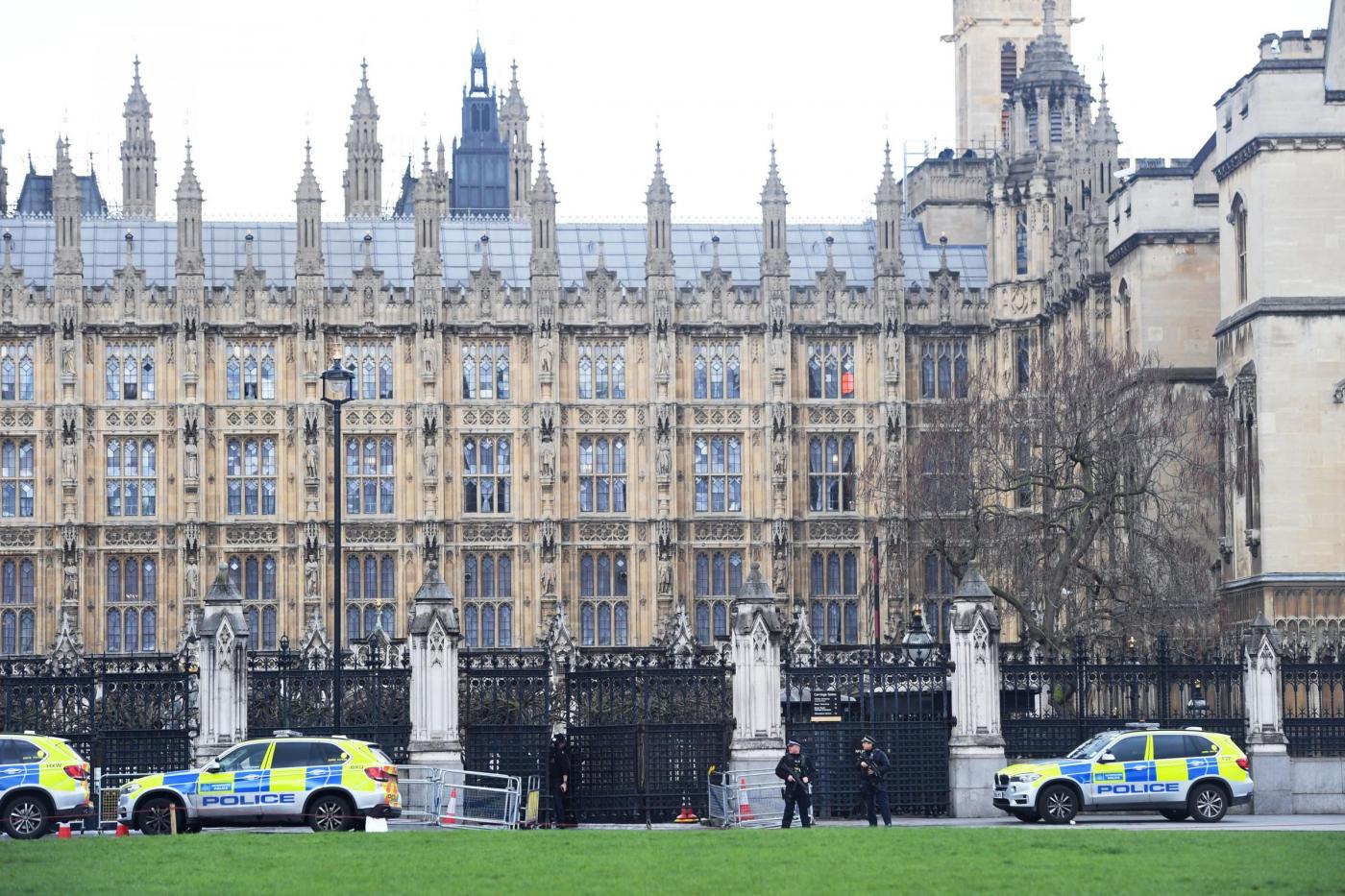 Londra, sparatoria davanti al Parlamento