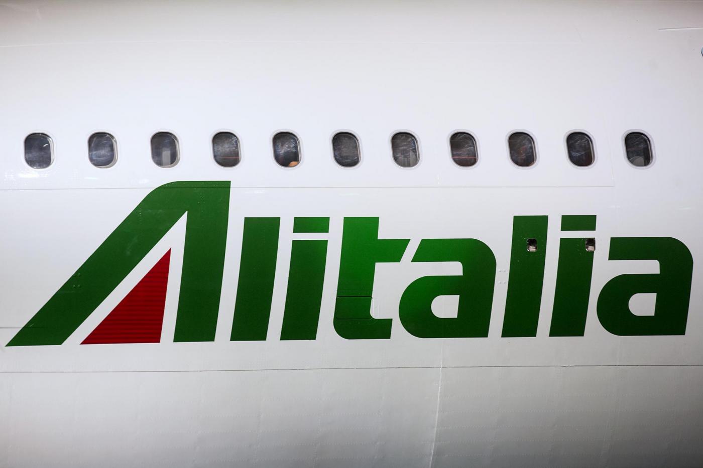 Alitalia presenta il nuovo logo e i nuovi servizi