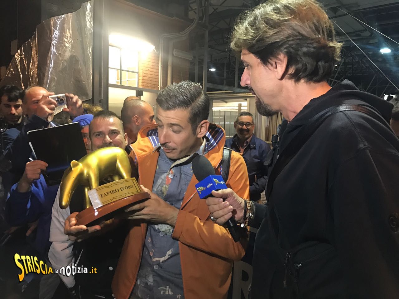 Tapiro d’oro a Francesco Gabbani dopo la sconfitta all’Eurovision Song Contest 2017
