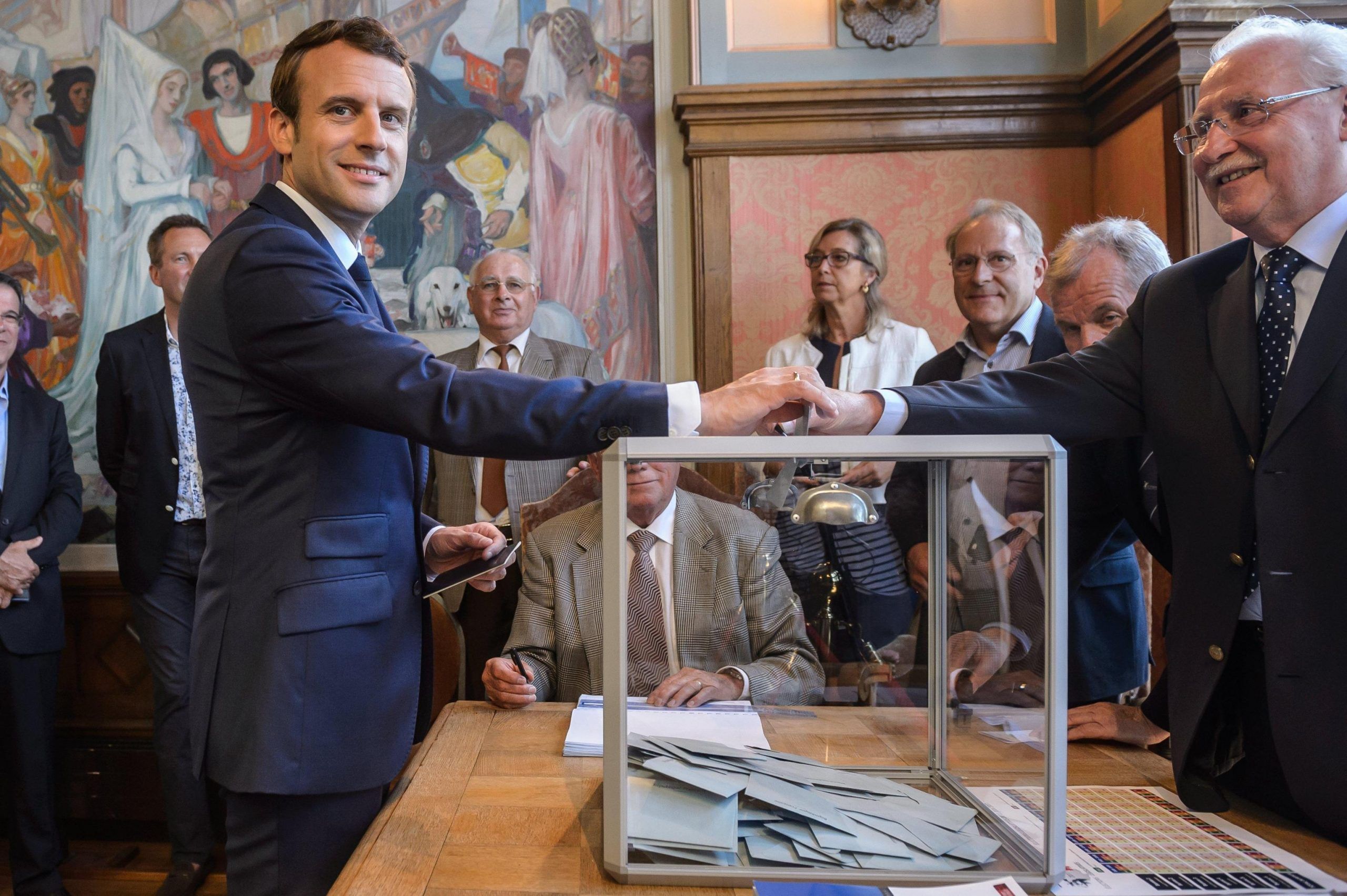 French president Macron votes in Le Touquet for parliamentary elections